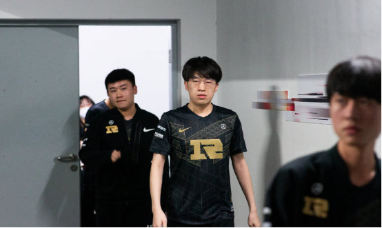以赴