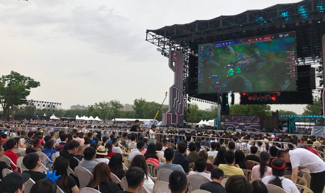 对他个人的 对他个人的