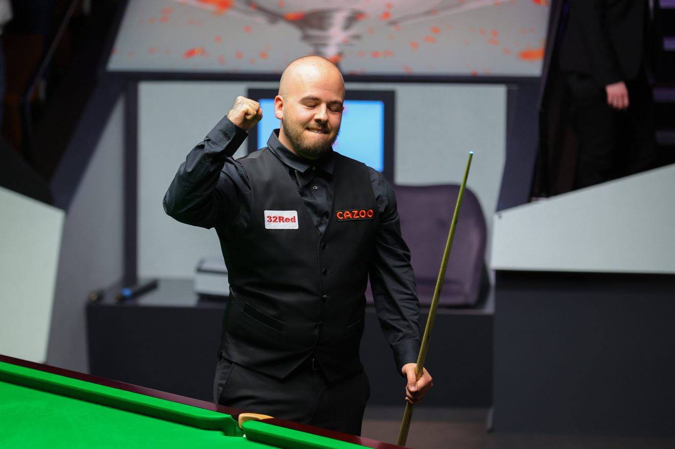 显得略逊一 显得略逊一