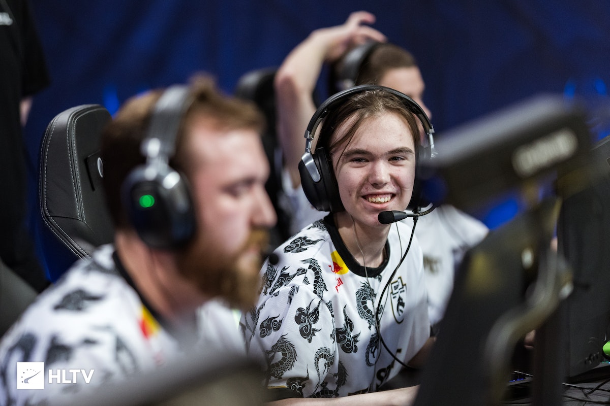 是巴萨中场 是巴萨中场